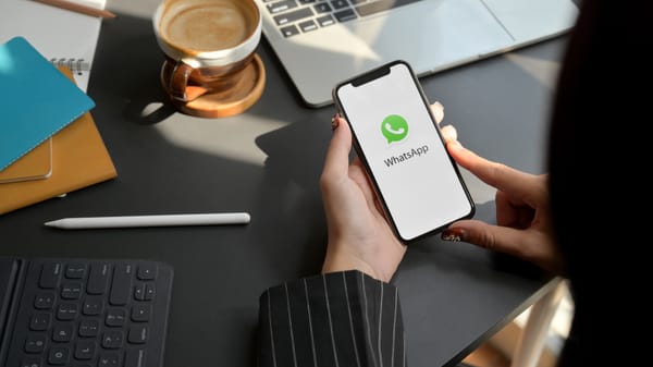 المشاركة باستخدام تطبيق واتساب